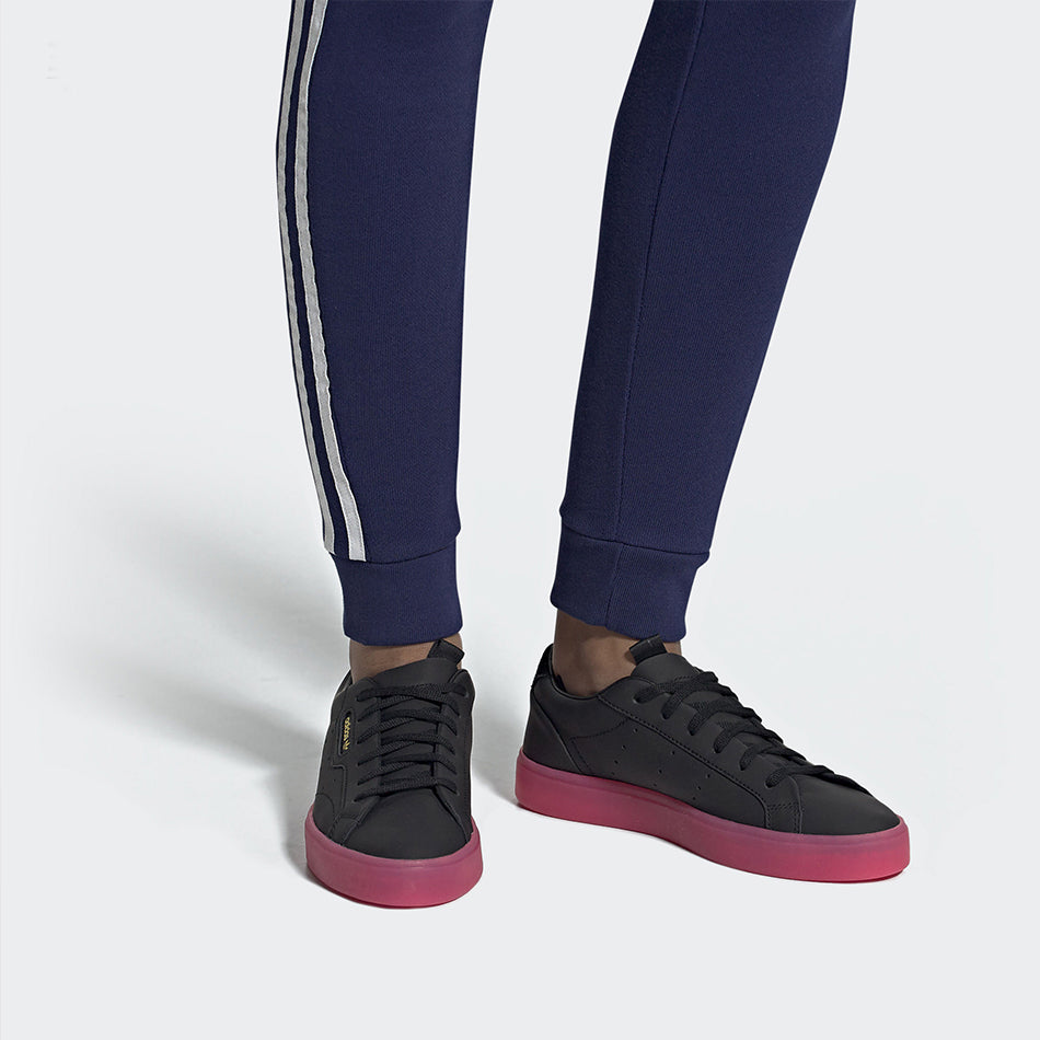 (WMNS) adidas Sleek 'Black Super Pink' G27341