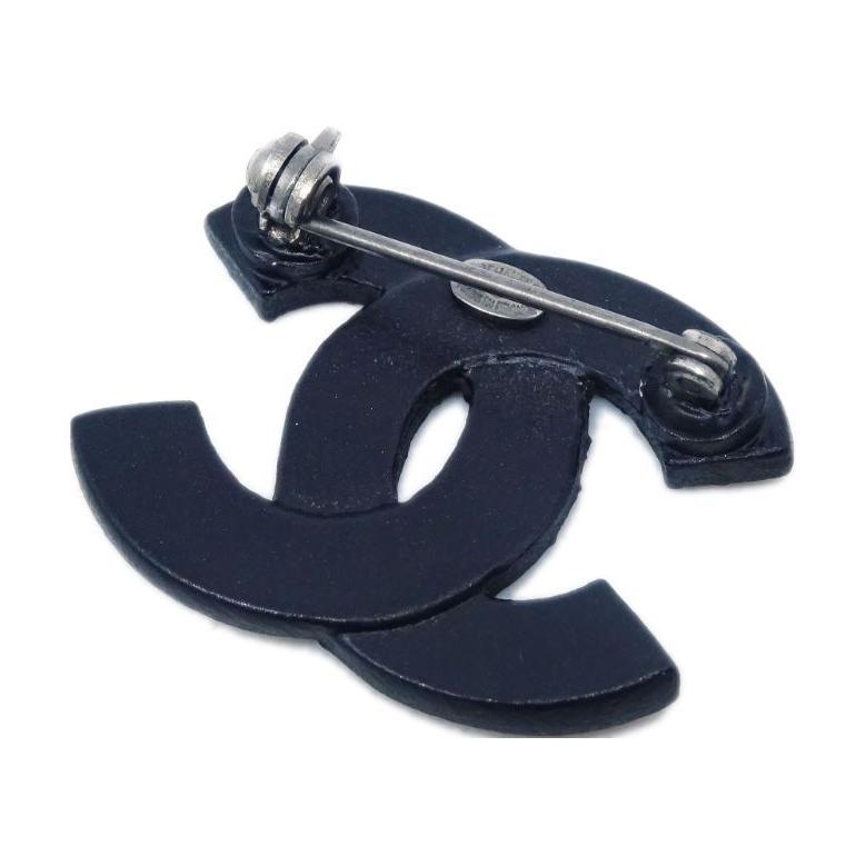 CHANEL 2002 Cc Crystal embellished Brooch