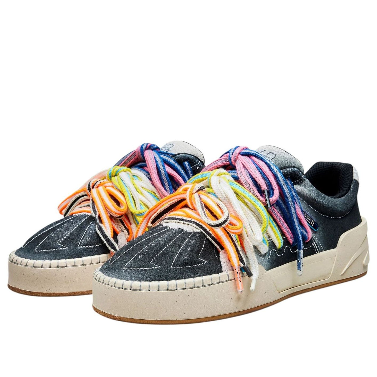 ANTA x Kyrie Irving Hela Style Roots 'Ombre Black' 8125C1802S-2