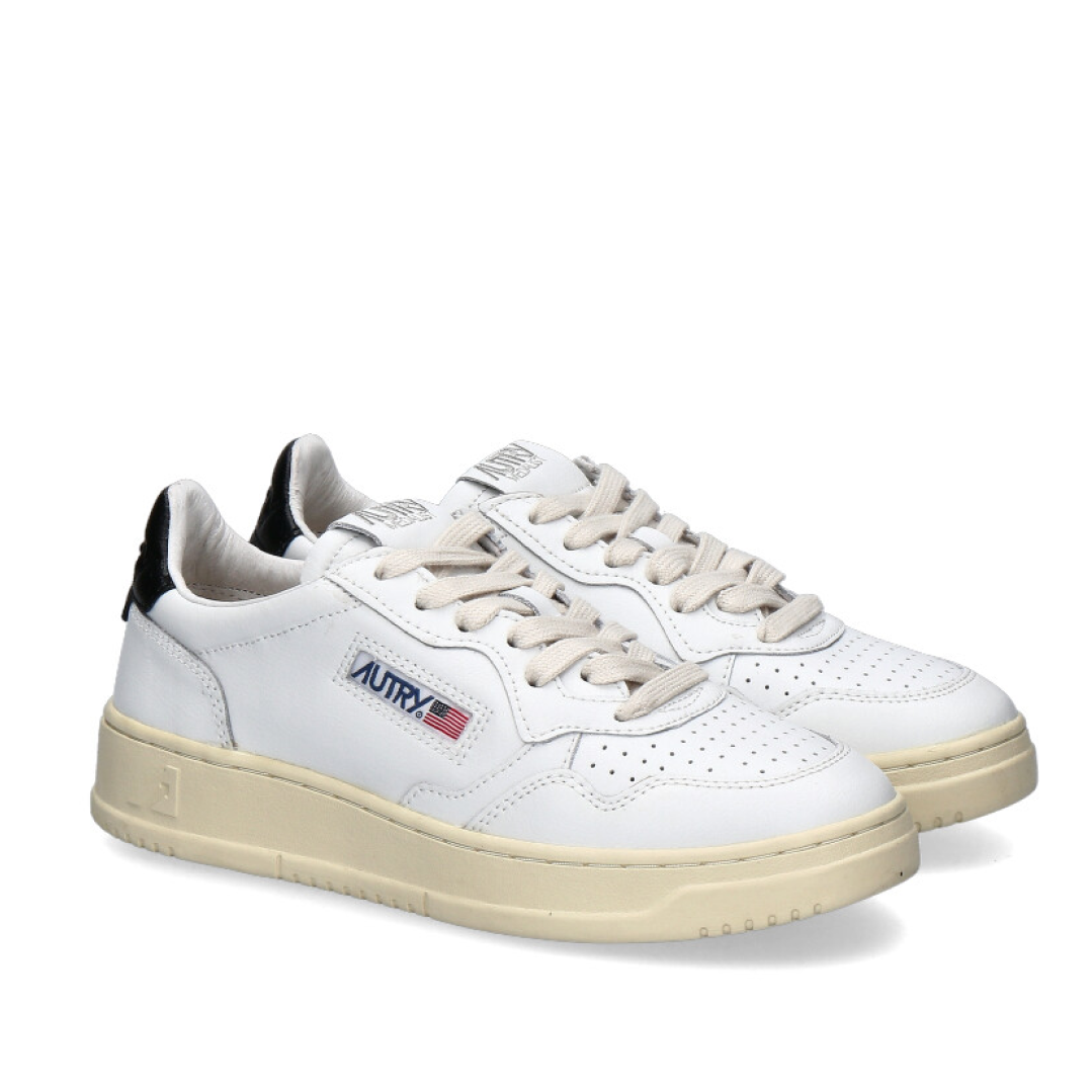 (WMNS) Autry Medalist Low Leather 'White Black' AULW-LL22
