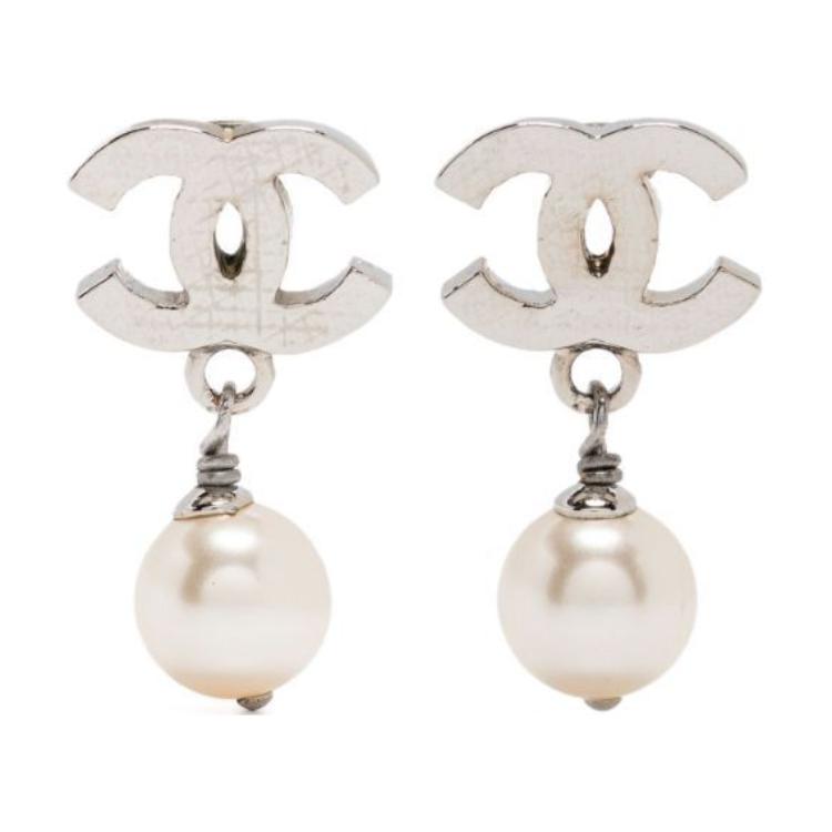 CHANEL 2010 Cc Faux pearl Clip on Earrings