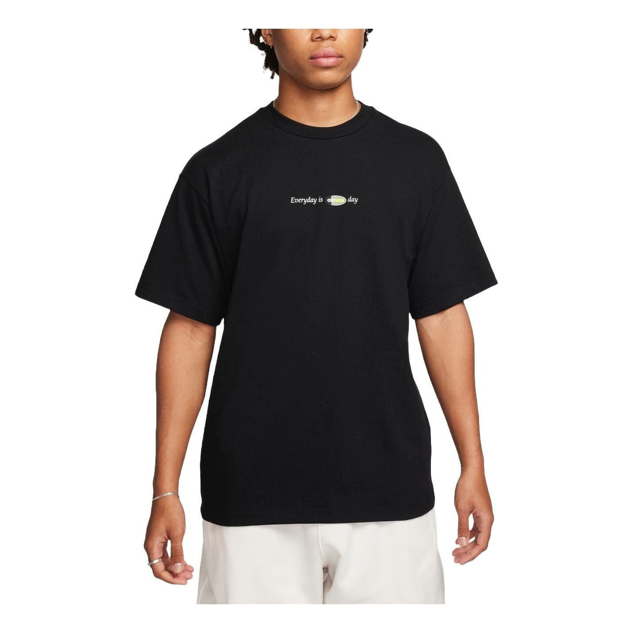 Nike Air Max Day T-Shirt Asia Sizing 'Black' FZ7619-010