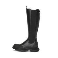 (WMNS) Alexander McQueen Tread Slick Knee High Boot 'Black' 666410WHZ661000
