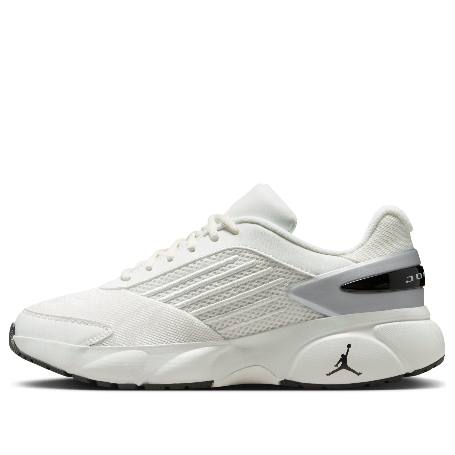 (WMNS) Air Jordan Trunner Flow 'Summit White Metallic Silver' IQ0701-101