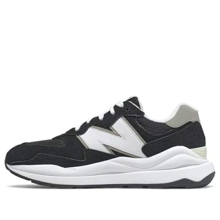 حذاء نيو بالانس 57/40 "أسود أبيض" M5740CB