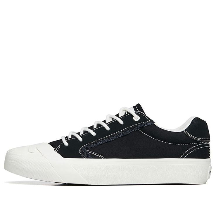 (WMNS) ANTA Life Series Sneakers Canvas 'Black White' 122228077S-2