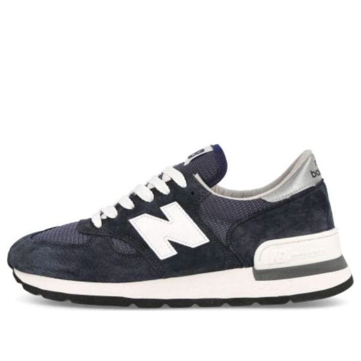 حذاء نيو بالانس 990V1 "أبيض داكن" M990NV1