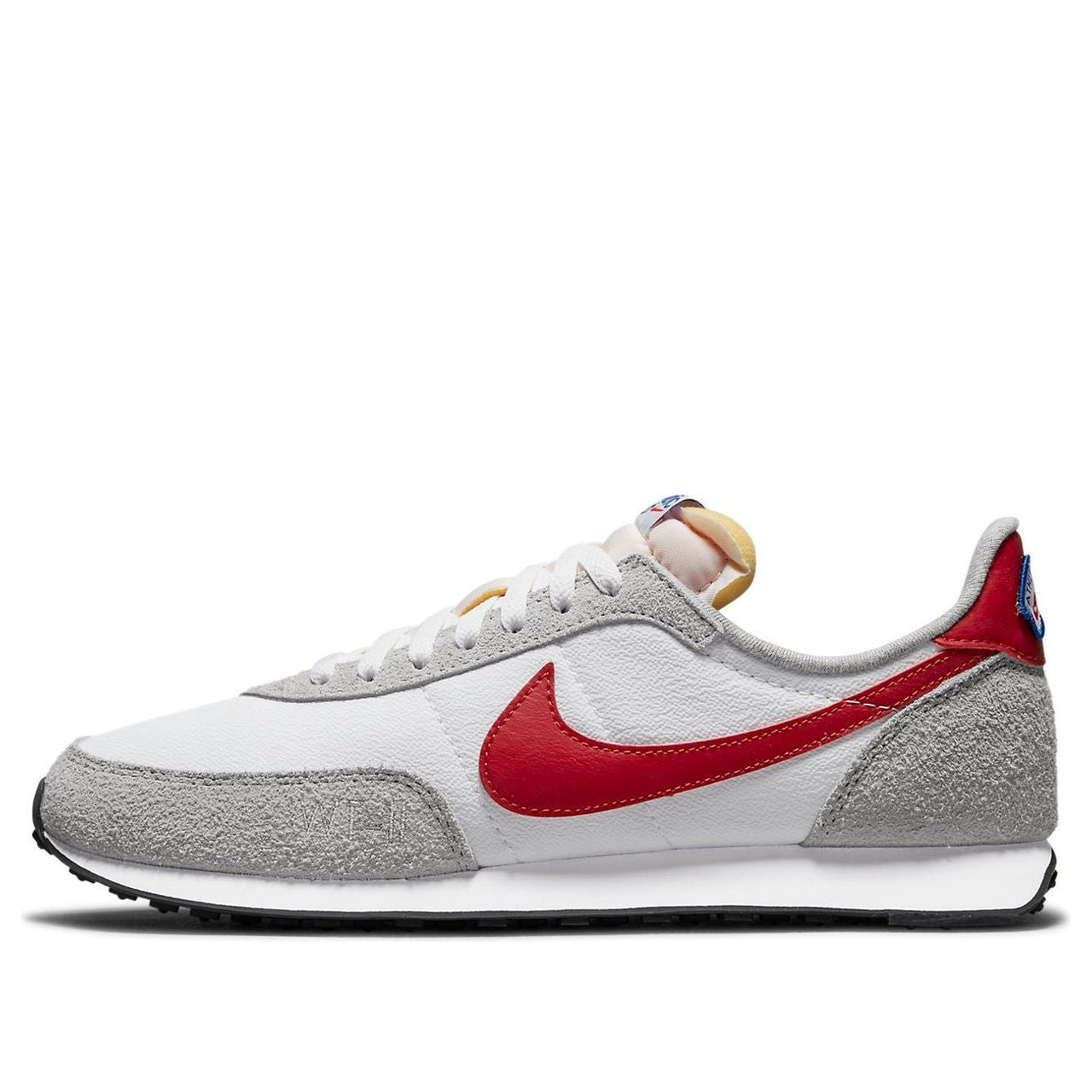 حذاء رياضي Nike Waffle Trainer 2 باللون الأبيض الفاتح والرمادي والأحمر DJ6054-101