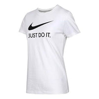 (WMNS) تي شيرت Nike بشعار على الصدر ورقبة دائرية وأكمام قصيرة أبيض CU1252-100