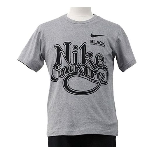COMME des GARCONS BLACK x Nike Country Logo Letters Short-Sleeve 'Grey' 316803M