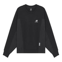(WMNS) بلوزة رياضية برقبة دائرية وطباعة شعار New Balance باللون الأسود AWT13337-BK