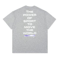 تيشيرت Nike x Pigalle Crossover Logo مطبوع عليه أبجدية، مناسب للرياضات الكاجوال، برقبة دائرية وأكمام قصيرة، بتصميم زوجين، باللون الرمادي CK2336-063