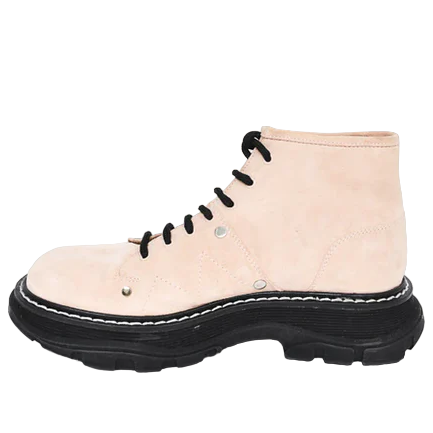 (WMNS) Alexander McQueen Tread Boots 'Beige Black' 595469WHZ281887