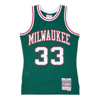 Mitchell & Ness NBA Swingman Jersey 'Milwaukee Bucks - Kareem Abdul-Jabbar 1970-71' SMJYAC18107-MBUDKGN70KAB